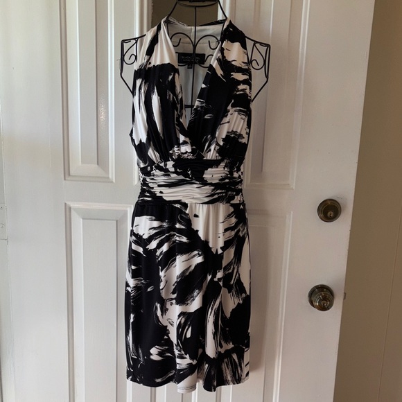 White House Black Market Dresses & Skirts - White House Black Market Black & White Halter Sleeveless Midi Dress • Size 4